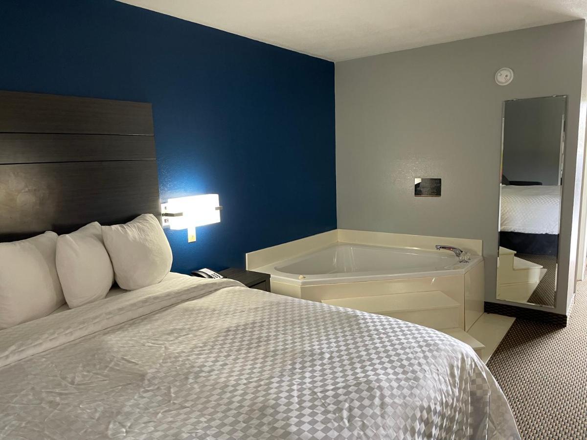 Clairmont Inn & Suites - Warren Dış mekan fotoğraf