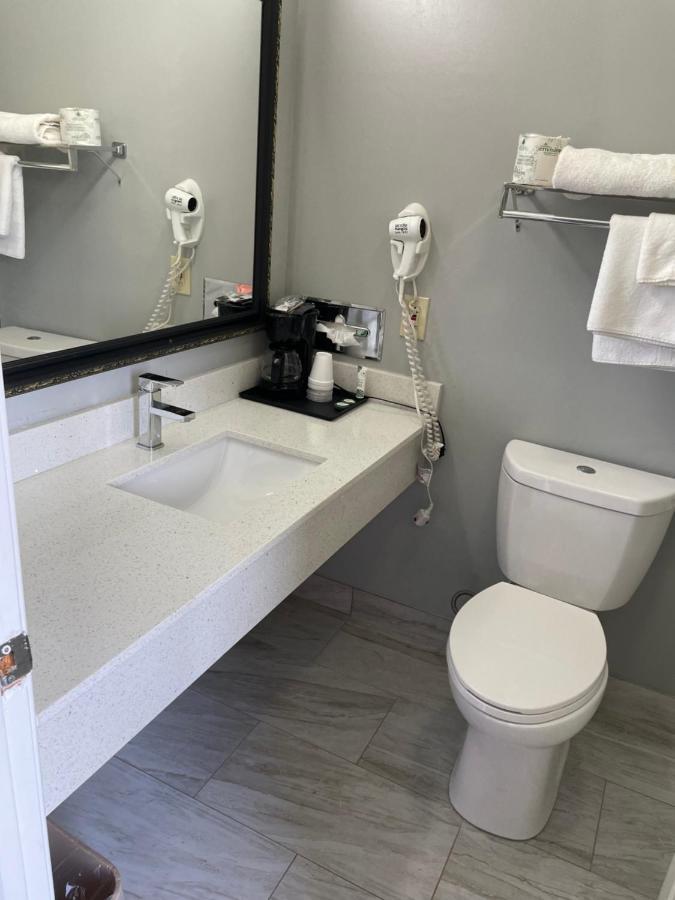 Clairmont Inn & Suites - Warren Dış mekan fotoğraf