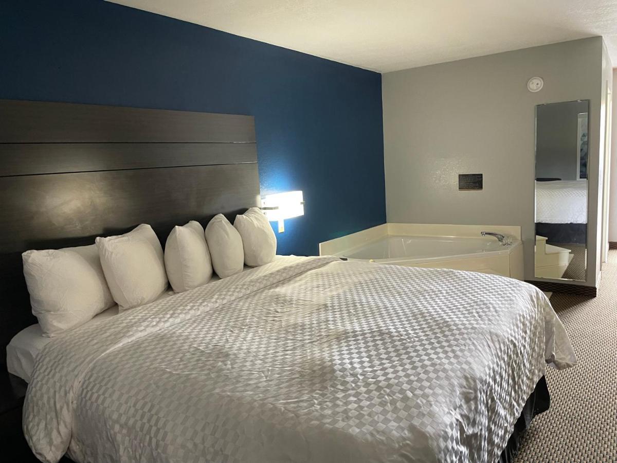 Clairmont Inn & Suites - Warren Dış mekan fotoğraf