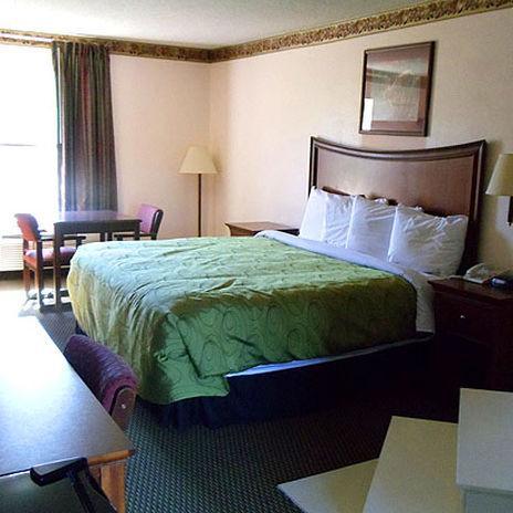 Clairmont Inn & Suites - Warren Oda fotoğraf