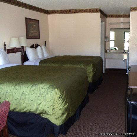 Clairmont Inn & Suites - Warren Oda fotoğraf