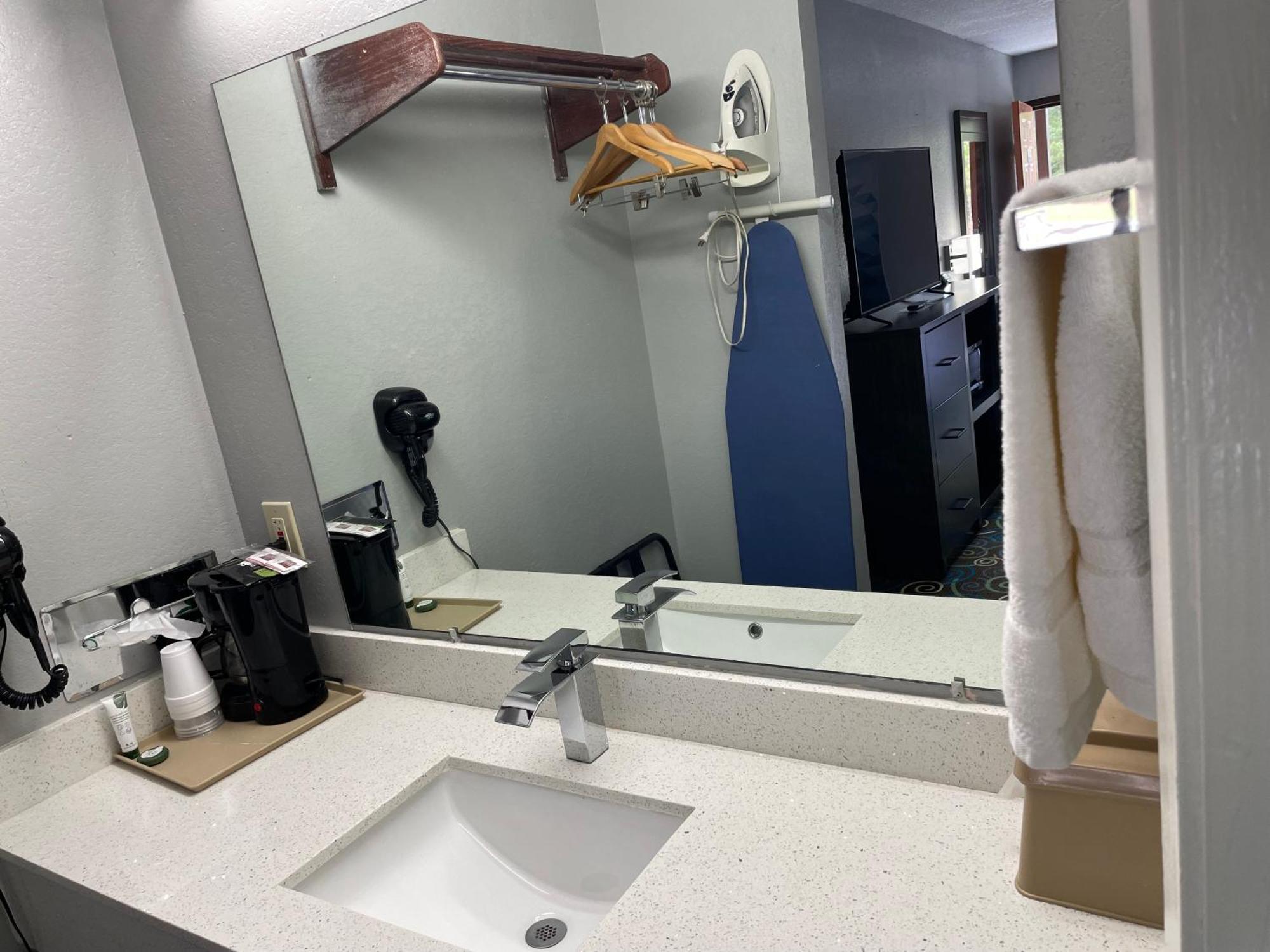 Clairmont Inn & Suites - Warren Dış mekan fotoğraf