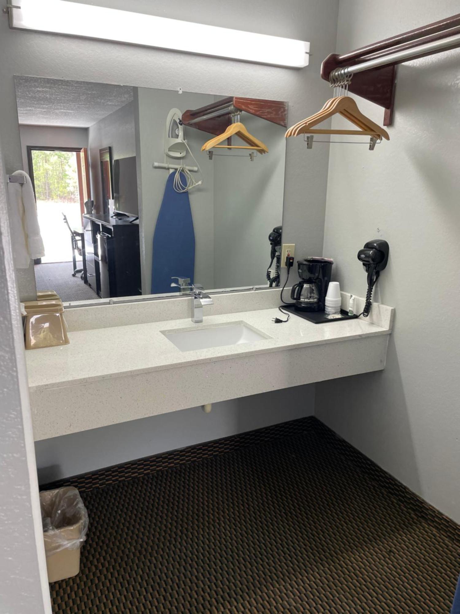 Clairmont Inn & Suites - Warren Dış mekan fotoğraf