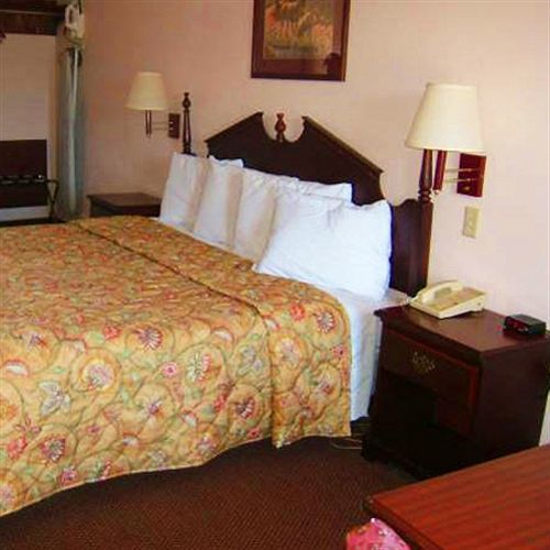Clairmont Inn & Suites - Warren Oda fotoğraf
