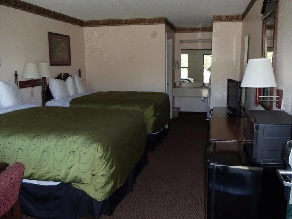 Clairmont Inn & Suites - Warren Dış mekan fotoğraf